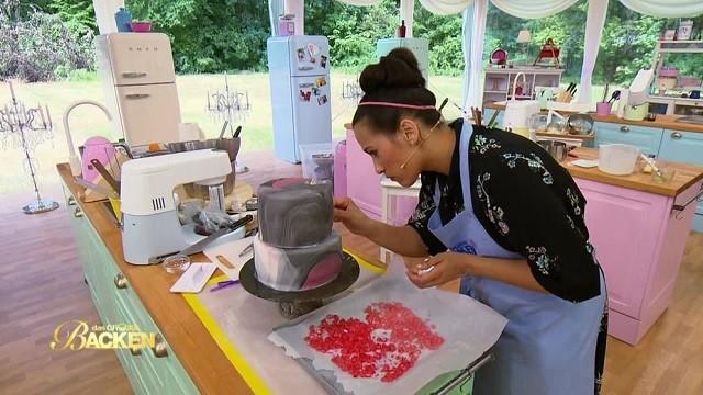 Internationale Käsekuchen und Kristall-Torten im Halbfinale