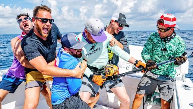 Giant Grouper Fishing Battle