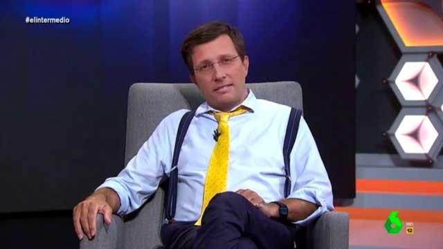 (28-09-20) Almeida, "más conocido como Cara Guapo", en Entrevistas por la Cara: "Puedo ser alcalde, portavoz del PP y rey de Tinder"