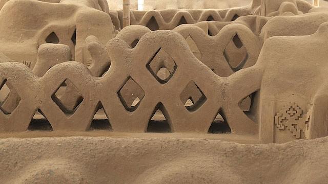 Chan Chan Archaelogical Zone - The largest of the Americas! An ancient city made of soil