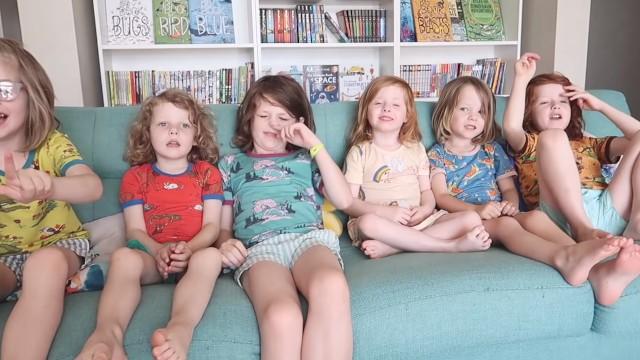TELLING MY KIDS IT'S TWINS!
