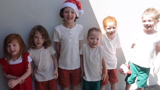 8 KIDS GET A SANTA PHOTO (it didn't go to plan)
