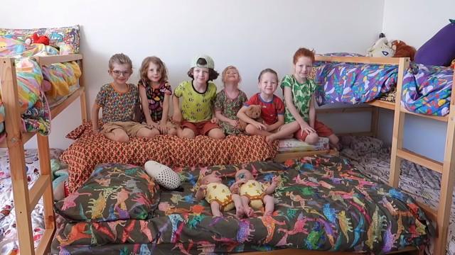 LARGE FAMILY KIDS BEDROOM SETUP (6 kids in one room)
