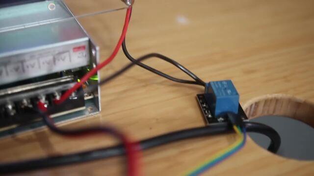 A Robot That Picks Tomatoes Out of Your Salad