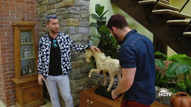 A Brady House Tour: Lance Bass