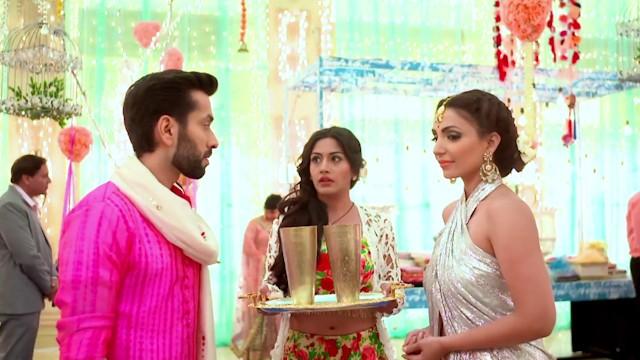 Tia, Shivaay's Mehendi