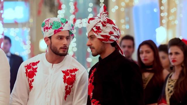 Oberois Embarrass Kamini, Ranveer