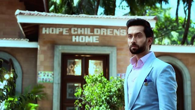 Shivaay Digs Up Annika's Past