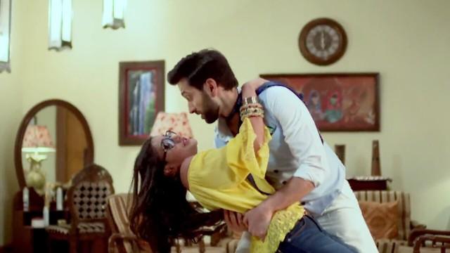 Shivika Have Fun On The Run