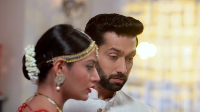 Shivaay, Annika Exposed?