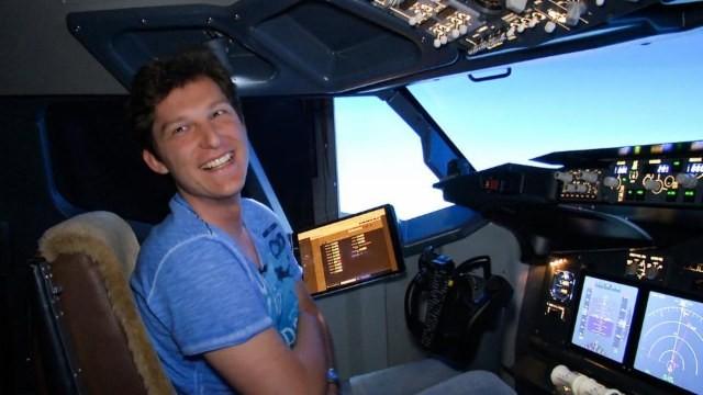 Fliegen von zuhause - Rocco und sein gigantischer Flugsimulator