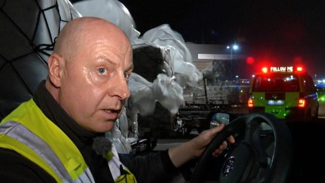Orkan auf dem Flughafen - Mario Hahn sorgt für Sicherheit