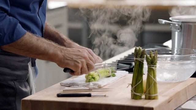 Big-Pot Blanching: Asparagus