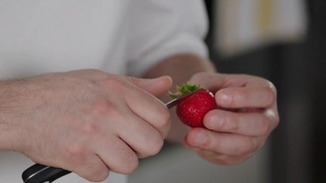 Fruit Tart Finishing: Classic Strawberry Presentation