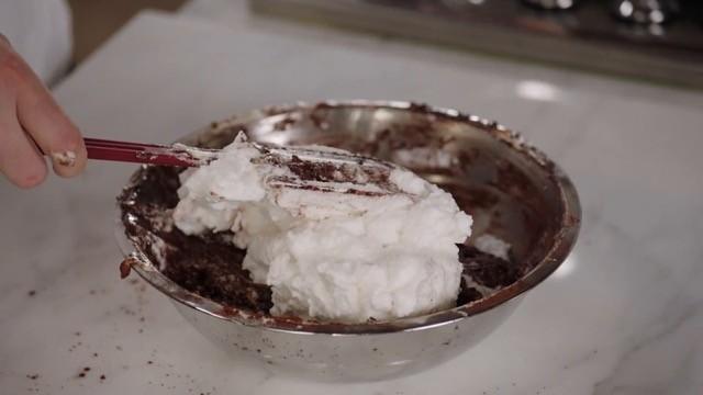 Chocolate Cake Base: Biscuit