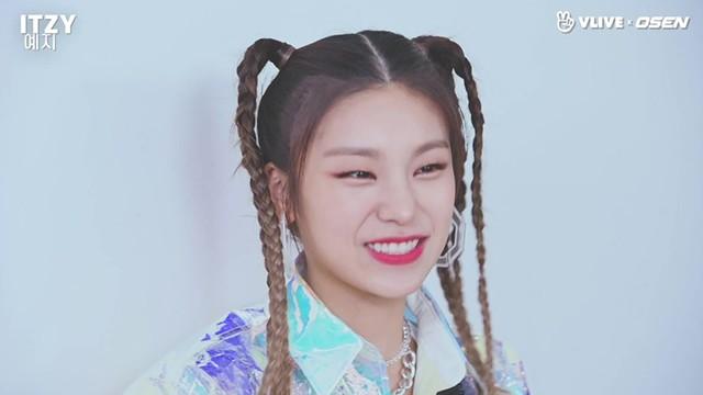 21. YEJI, she is full of charms