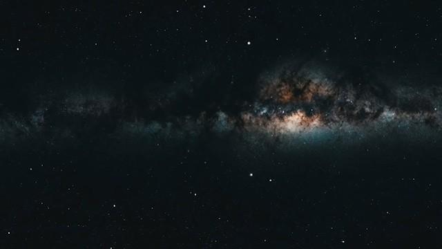 The Universe Expands - الكون يتمدد