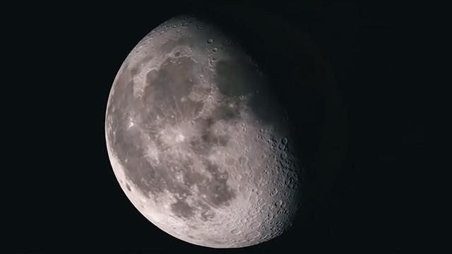 Checking the Crescent - رؤية الهلال