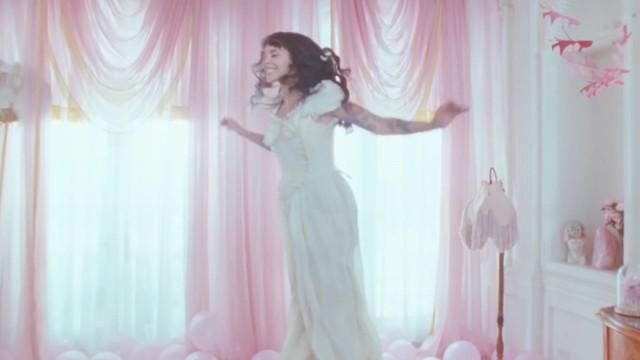 Episode 1: Arts and Crafts with Melanie Martinez