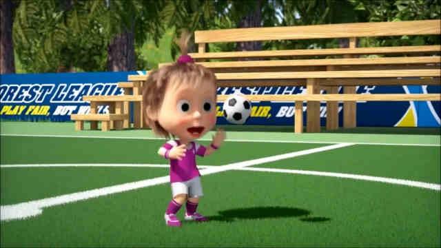 Девочки тоже играют в футбол