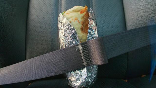 Eating on the Hood of Your Car in LA