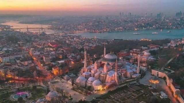 Divan Yolu Street