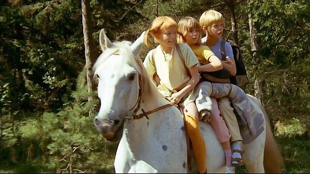 Pippi walks away
