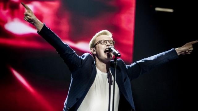First Liveshow - Signature song (1)