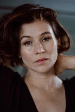 Picture of Yael Stone