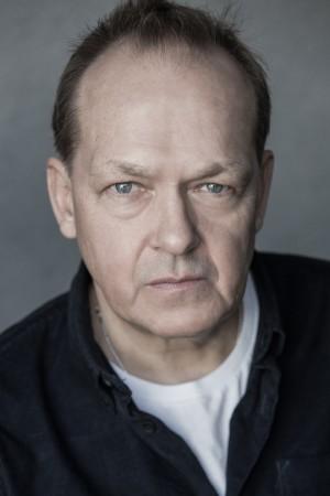 Picture of Christopher Fulford