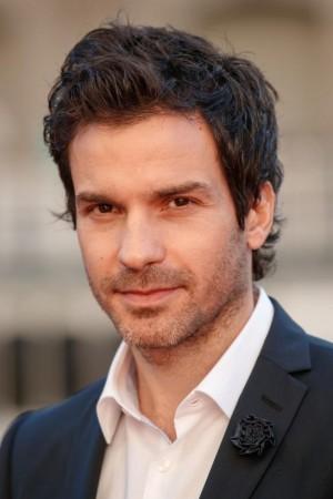 Picture of Santiago Cabrera