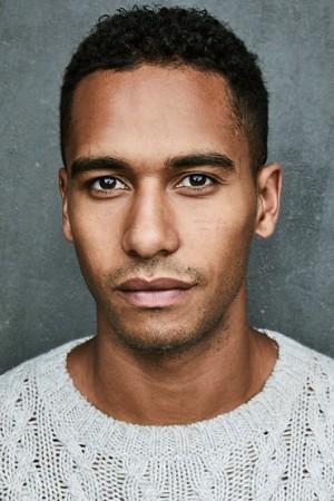 Picture of Elliot Knight