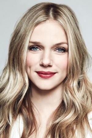 Picture of Tracy Spiridakos
