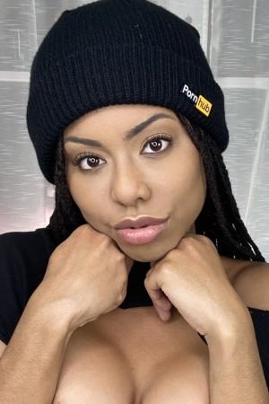 Picture of Kira Noir