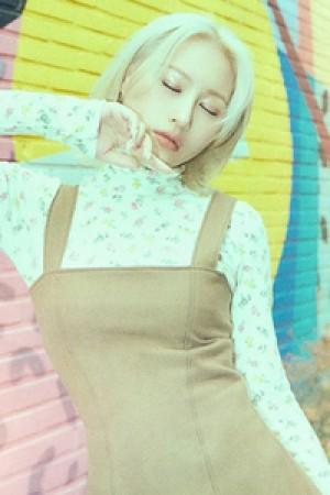 Picture of Lee Si-yeon