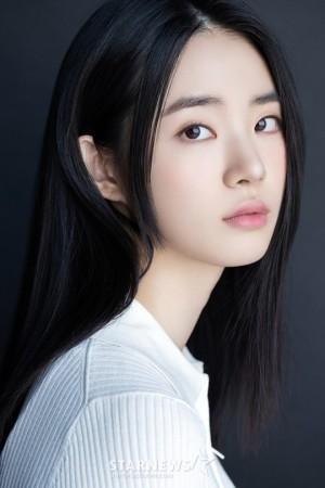 Picture of Shin Si-ah