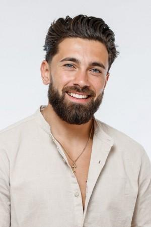 Picture of Enzo Pech-Chahinian