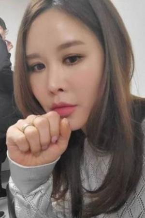 Picture of Chae Ri-na