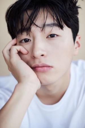 Picture of Jung Yong-ju