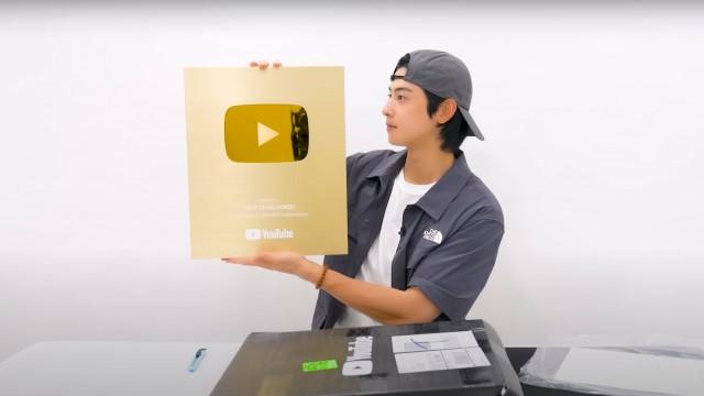 [REVIEW] “아주 준비하고 있는 게 많습니다” l Gold Button Unboxing