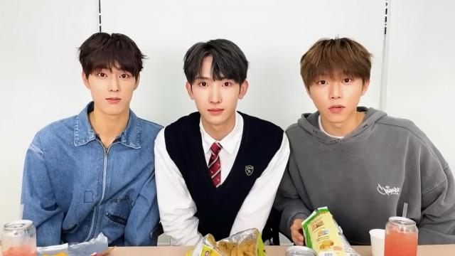 Jinsik, Hyunwoo & Seeun Live
