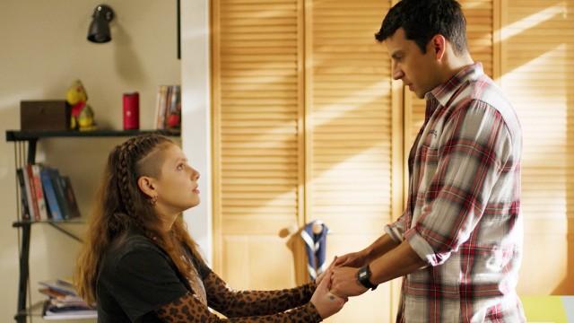 Joselo se arma de valor y le cuenta a Carol que es homosexual