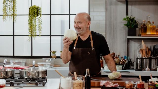 Porc croustillant et sauté de chou / Biscuits au sésame