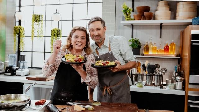 Pâtes fraîches au pesto de roquette / Tomates cerises rôties au four
