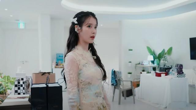 'I+UN1VER5E' 아이유애나가 함께한 우주 여행
