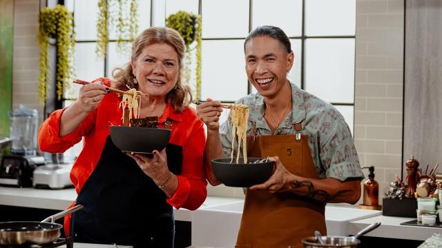 Soupe ramen flanc de porc / Oeufs marinés sauce soya et thé