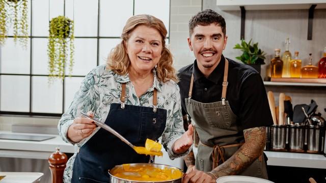 Flétan poché et sauce à la courge / Pain à l'ail rôti