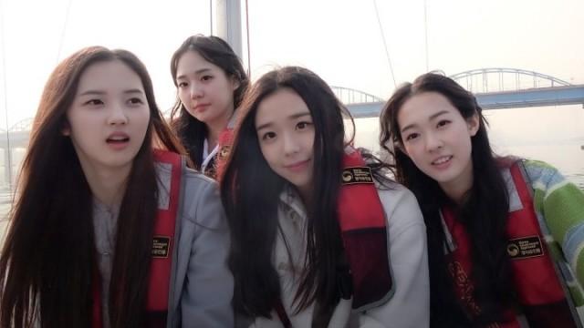 Nostalgic Yacht Live of +(KR)ystal Eyes on Han River | SIGNAL 231102