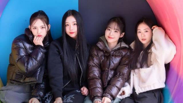Beautiful tripleS '+(KR)ystal Eyes' at a beautiful bagel shop | SIGNAL 231123