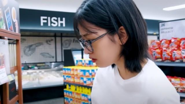 What's IVE's Favorite Shop? Exploring Jakarta's Supermarkets (with ANYUJIN x REI)